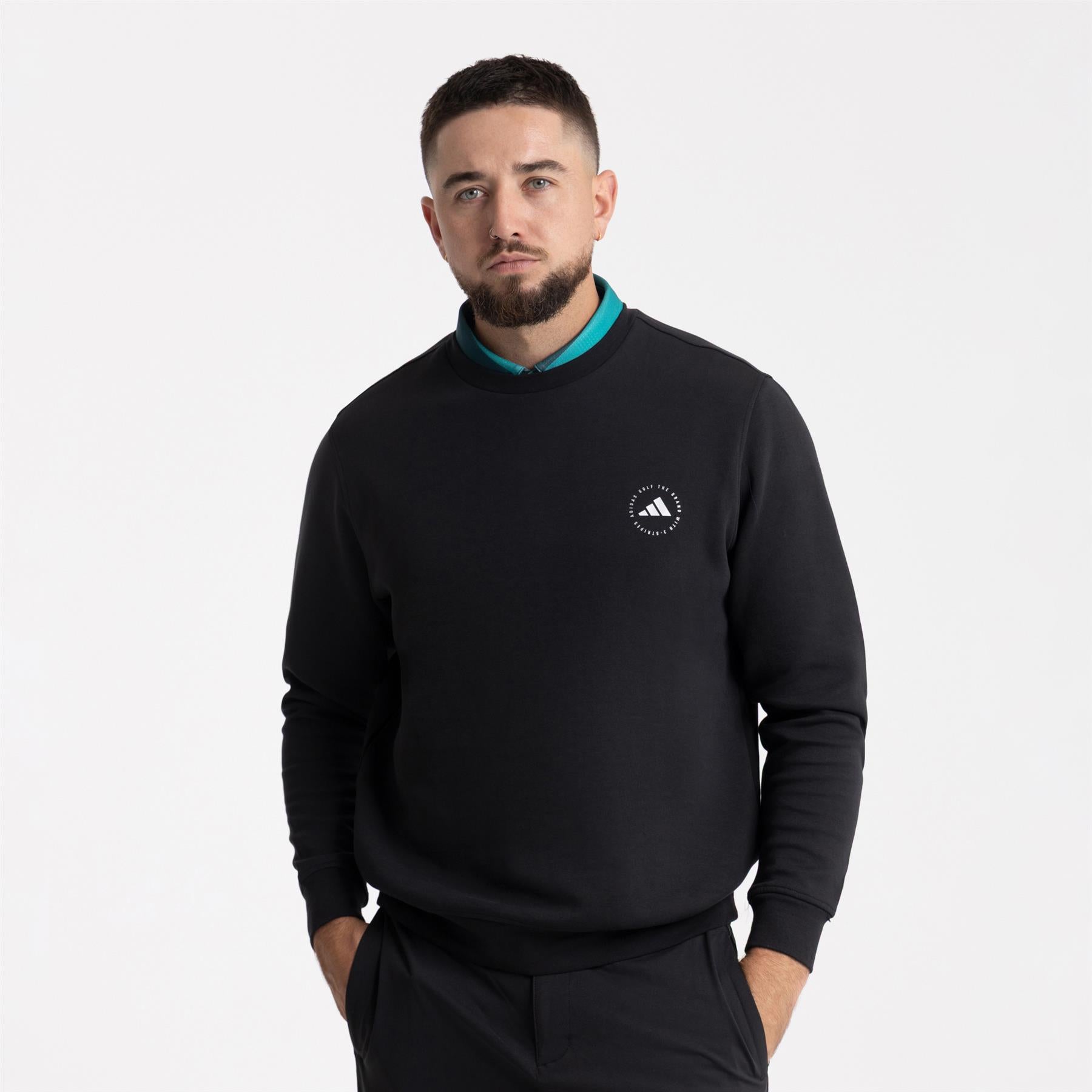Core Rundhals-Sweatshirt mit normaler Passform, Schwarz – SS24